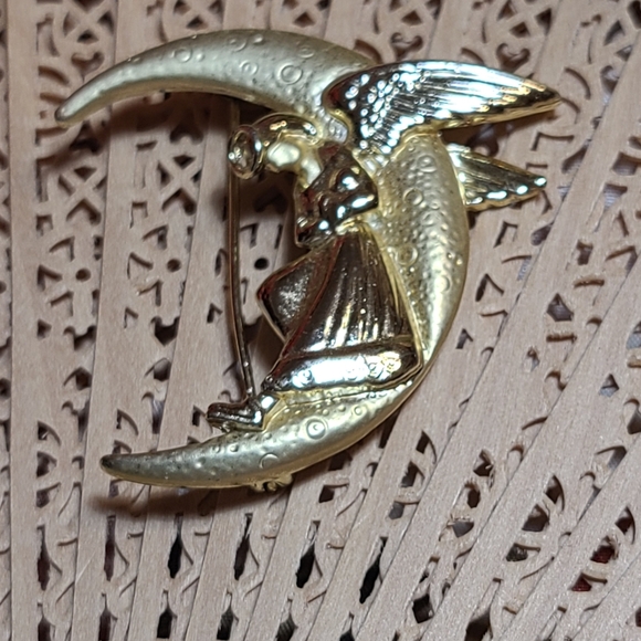 Gold Angel on Crescent Moon Brooch - Picture 9 of 10